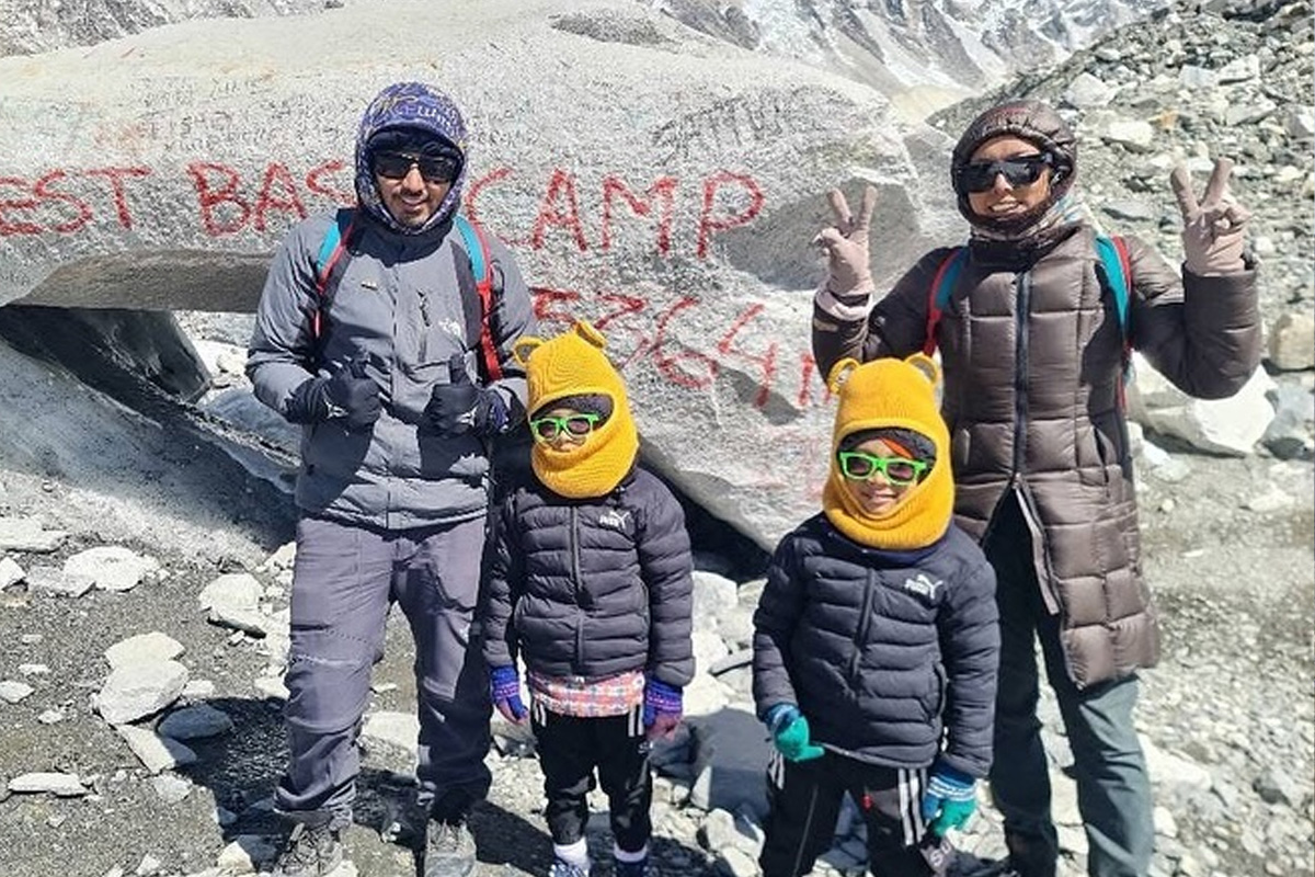 5 year old twins at everest base camp with parents